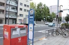 「鳥越神社前」バス停留所
