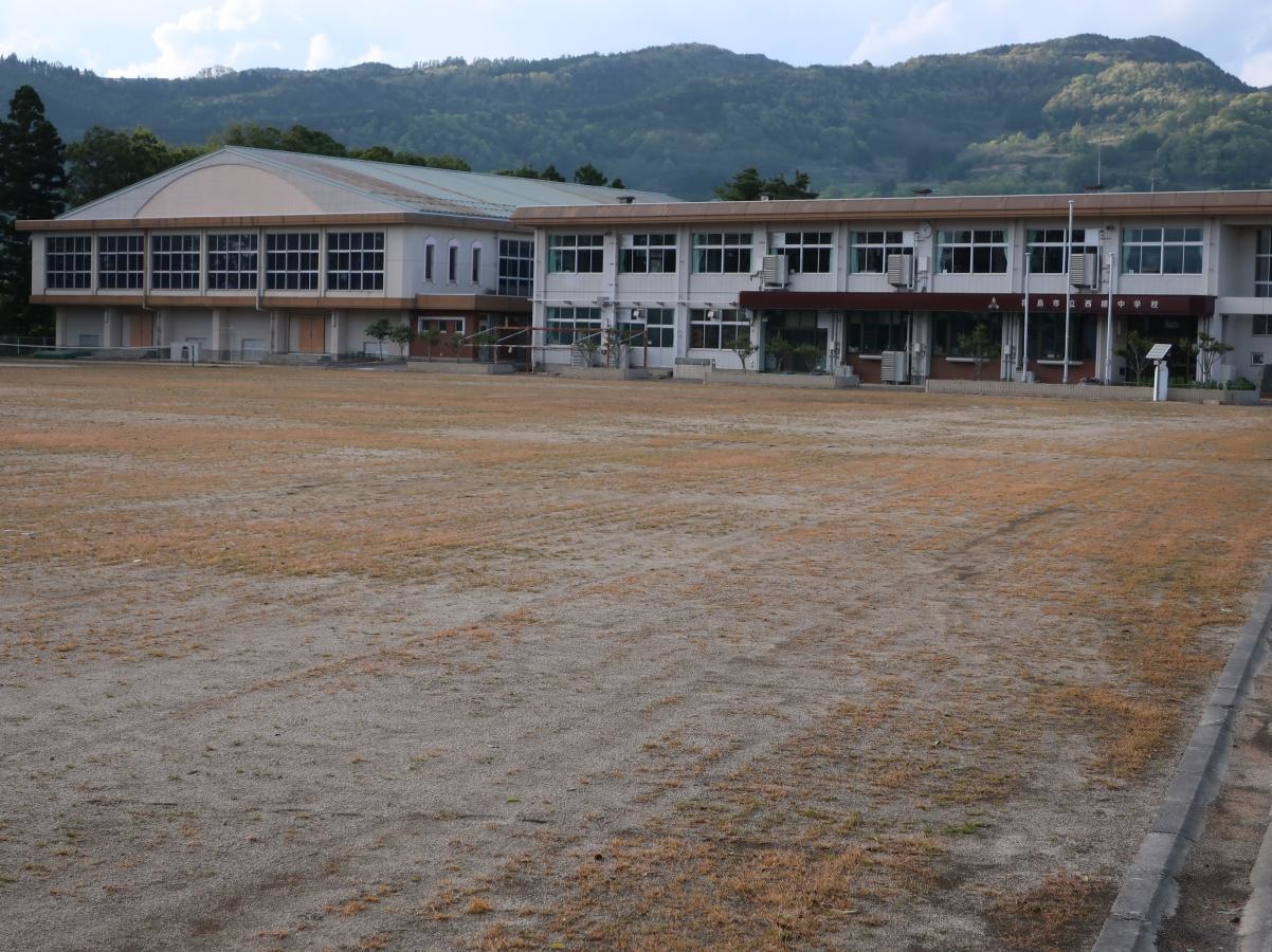 西根中学校