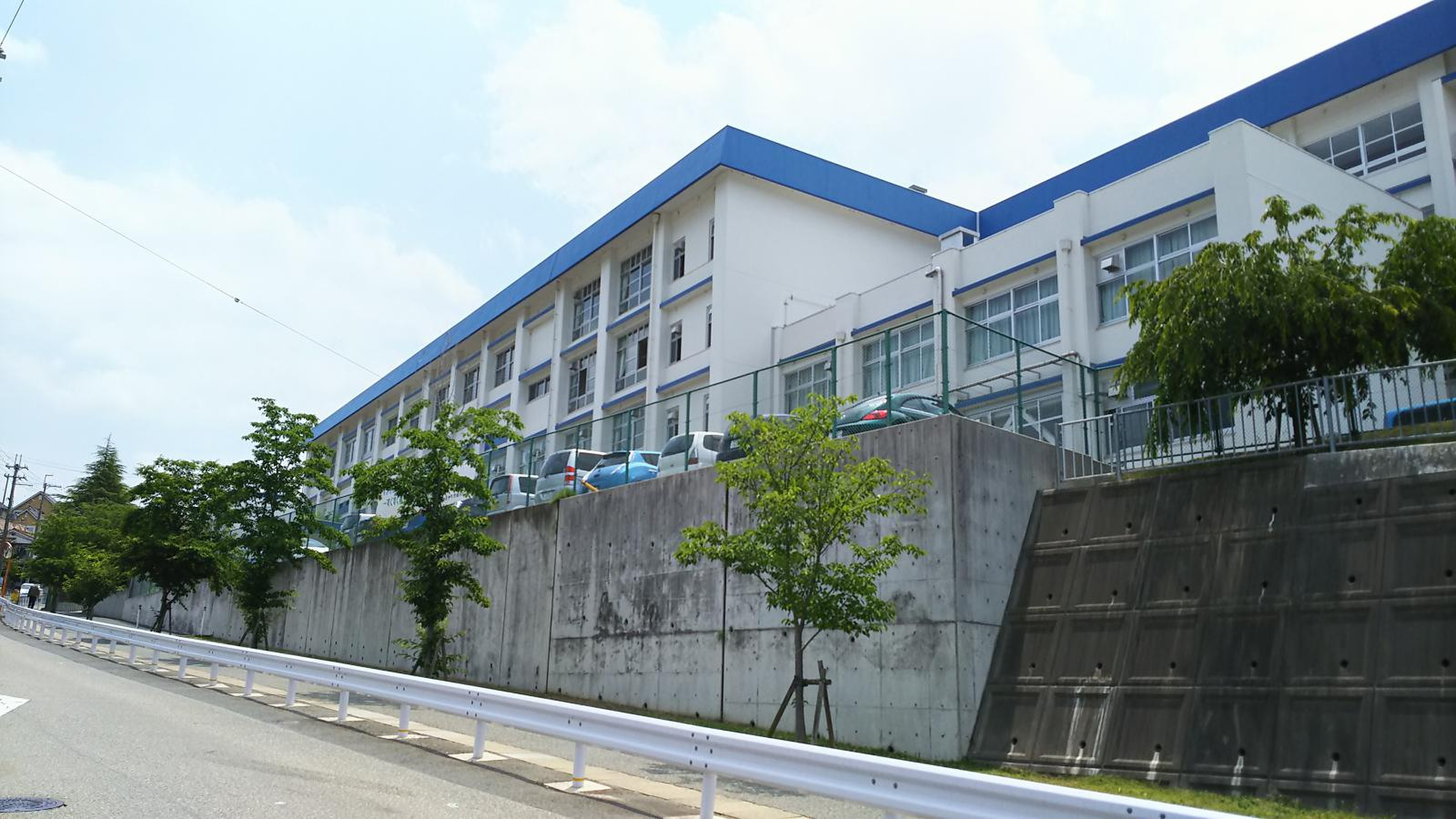 川西 市立 東谷 中学校