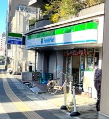 ファミリーマート　浦和仲町店