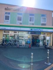 ファミリーマート　片瀬江ノ島駅前店
