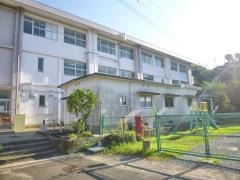 里小学校