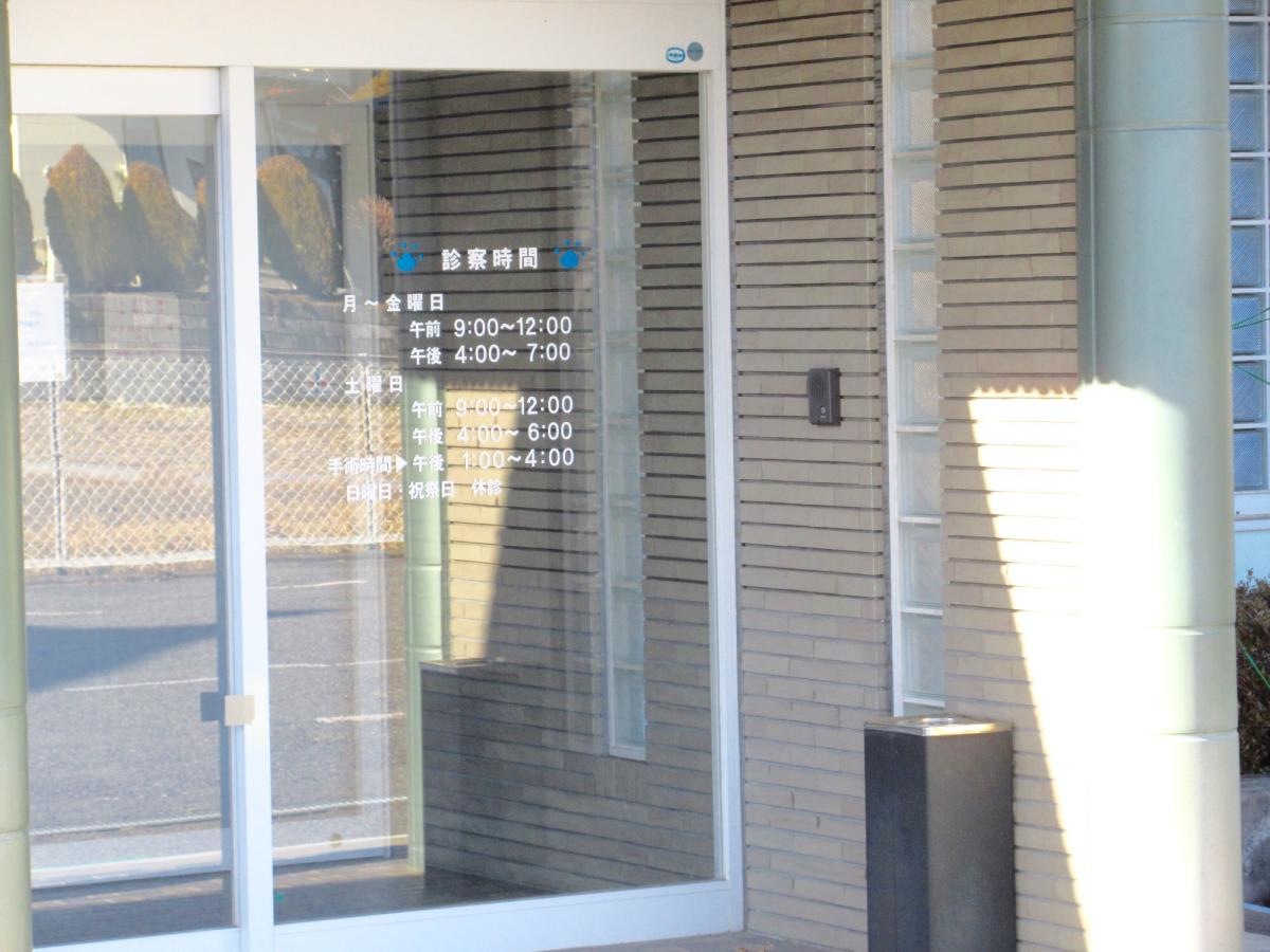 正面出入口の外観です。