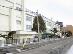 緑丘小学校