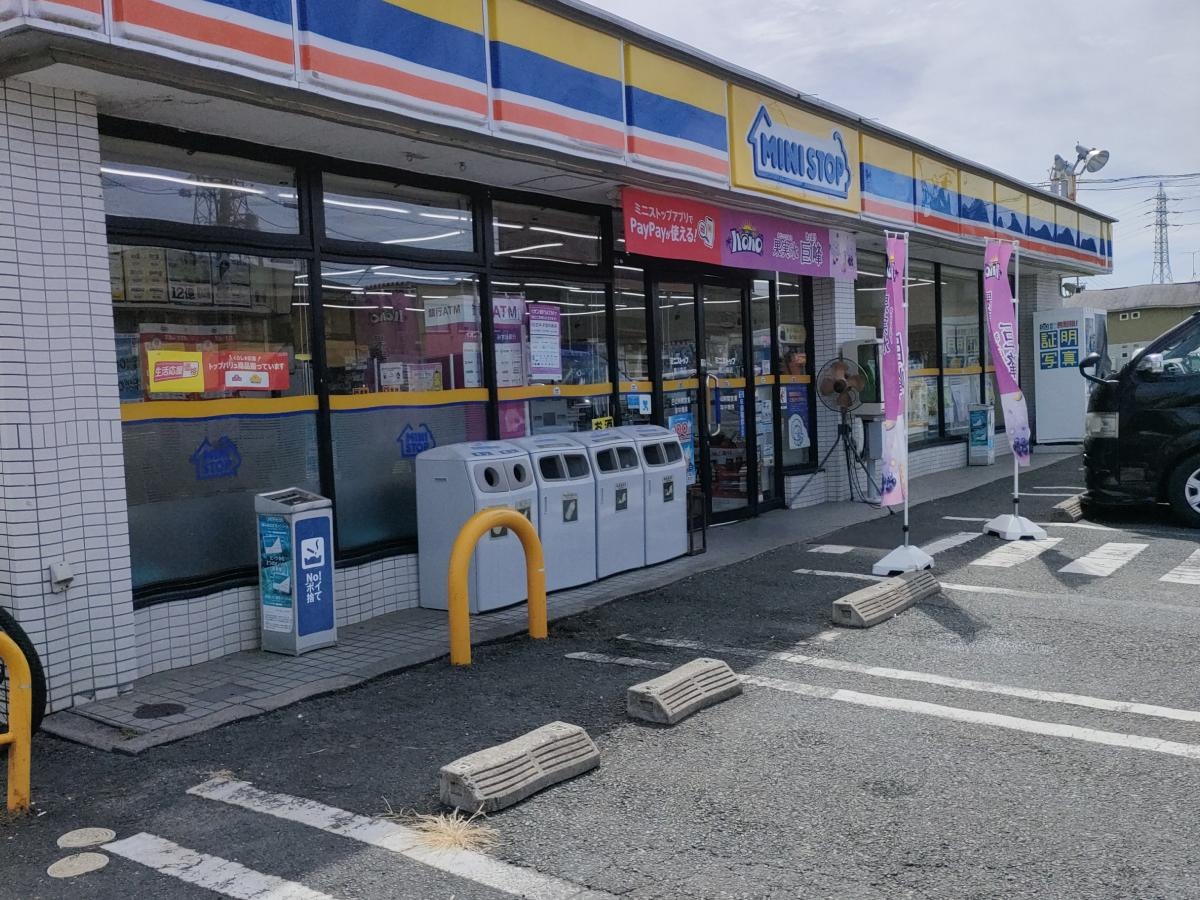 北西から