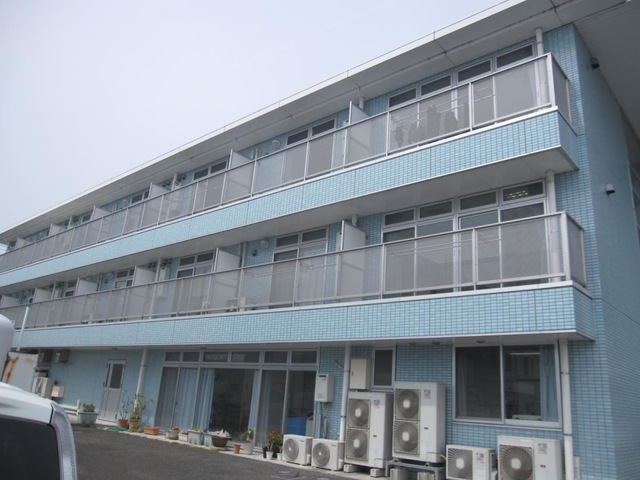 レジデント・木津 施設外観