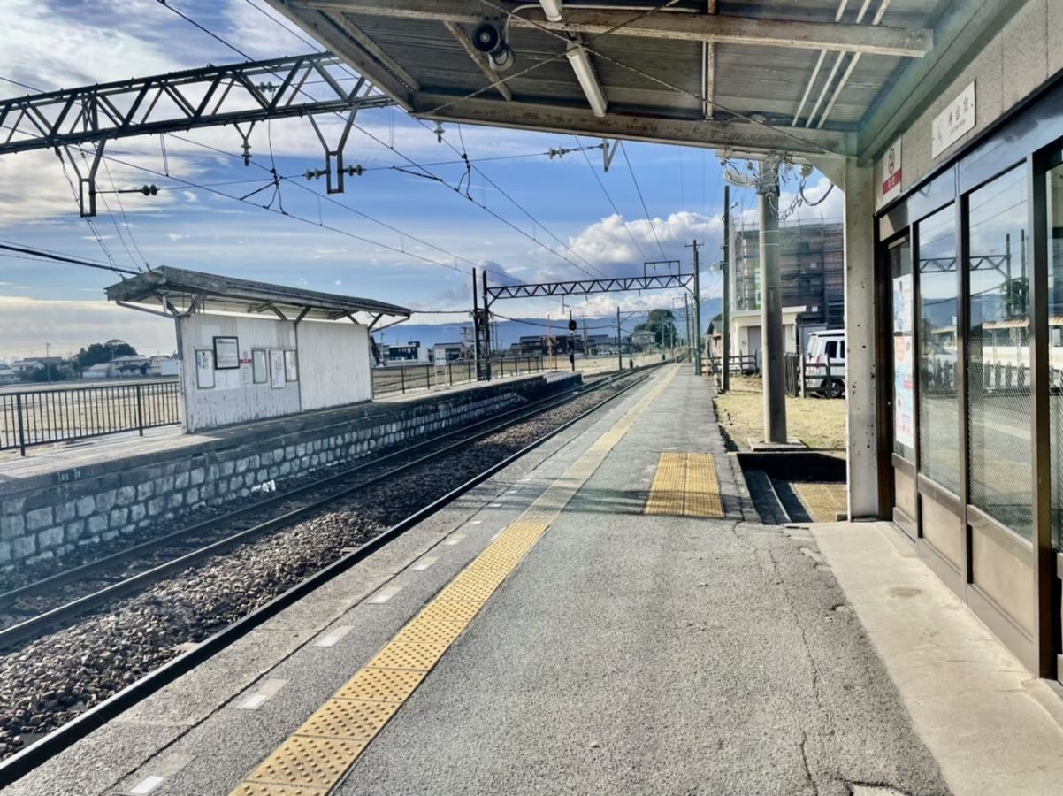 友江駅ホーム