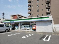 ファミリーマート　東起町一丁目店