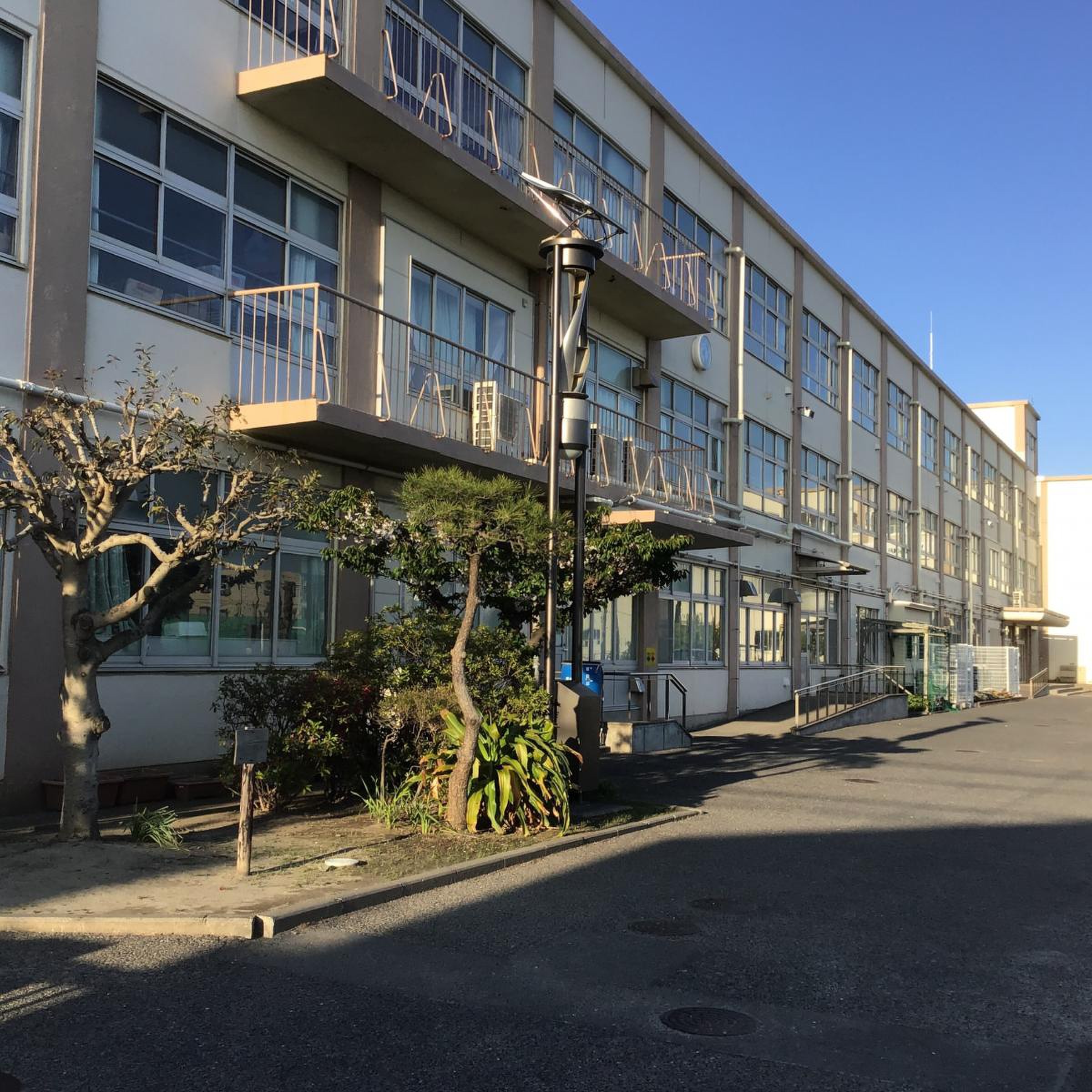 茅ヶ崎 市立 松浪 中学校