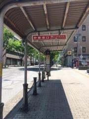 「市小学校前」バス停留所