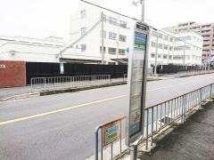 「芥川小学校前」バス停留所