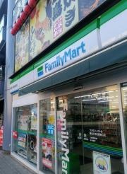 ファミリーマート　獨協大学前駅東口店