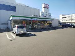 ファミリーマート　福岡流通センター店
