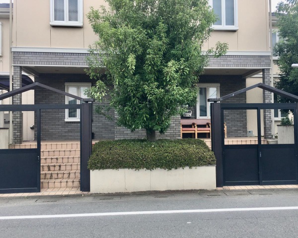 施設正面。