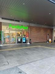 ファミリーマートＪＲ折尾駅店