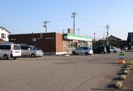 ファミリーマート　村松町店