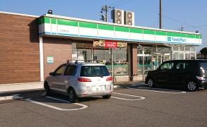 ファミリーマート　村松町店