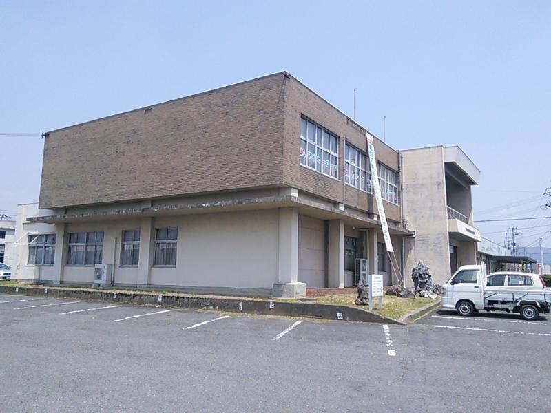 東側から