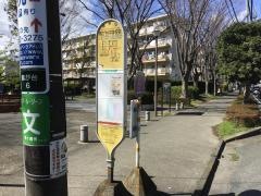 「鶴が台中学校前」バス停留所