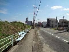 「尺土駅」バス停留所