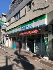 ファミリーマート　丸萬椎名町駅前店