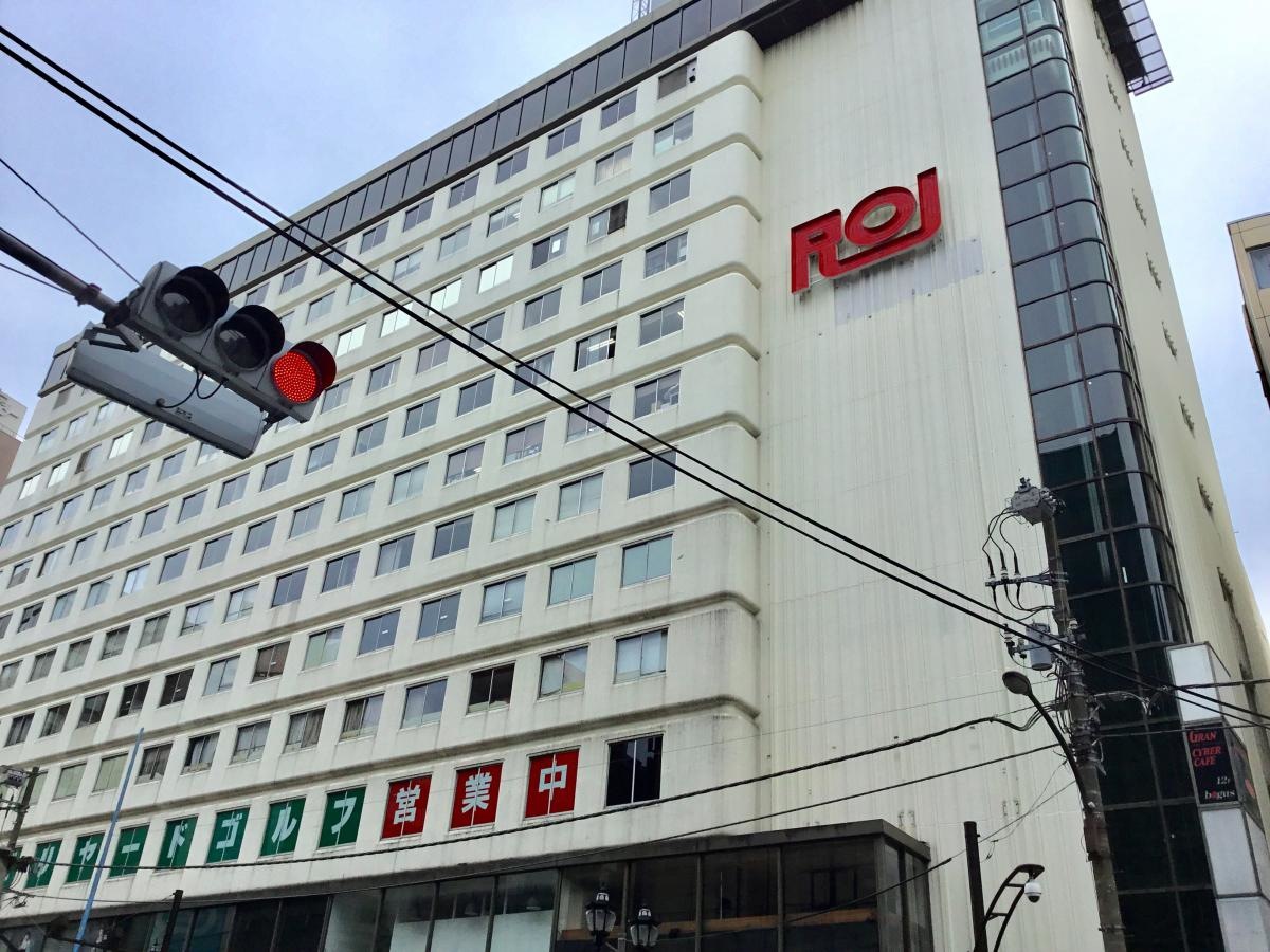 右から