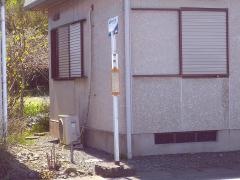 「興」バス停留所