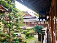 久遠寺水鳴楼前庭