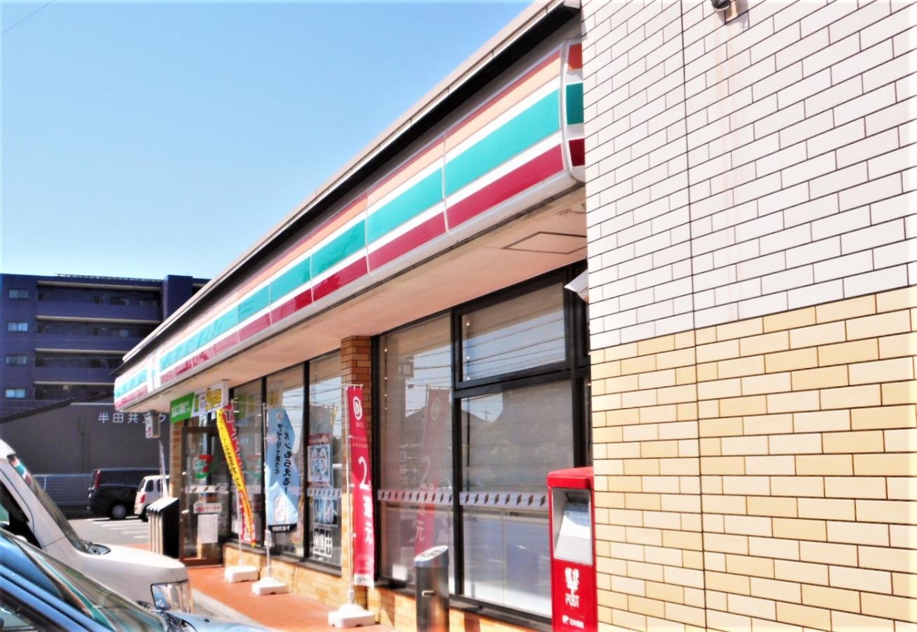 玄関右側からの正面外観