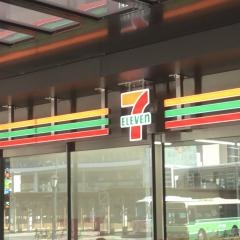 セブンイレブン　ホテルメトロポリタン秋田店