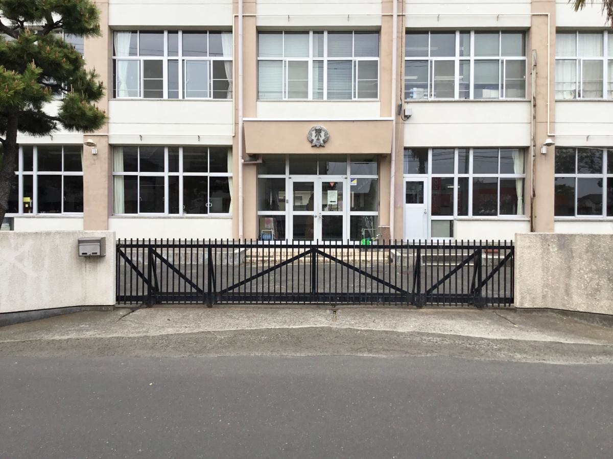 沖野小学校です。