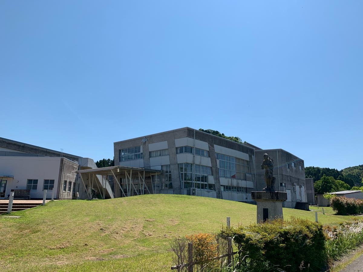 富山県氷見市　海峰小学校
