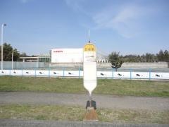 「日産」バス停留所