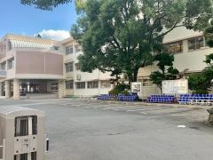 春日小学校