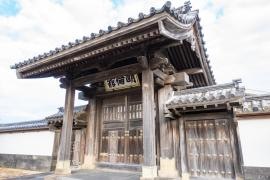 旧萩藩校明倫館南門