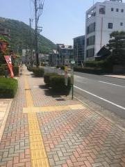 「わらべ館前」バス停留所