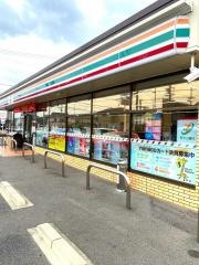 セブンイレブン　岡崎六名東町店