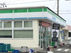 ファミリーマート　吉田町片岡店