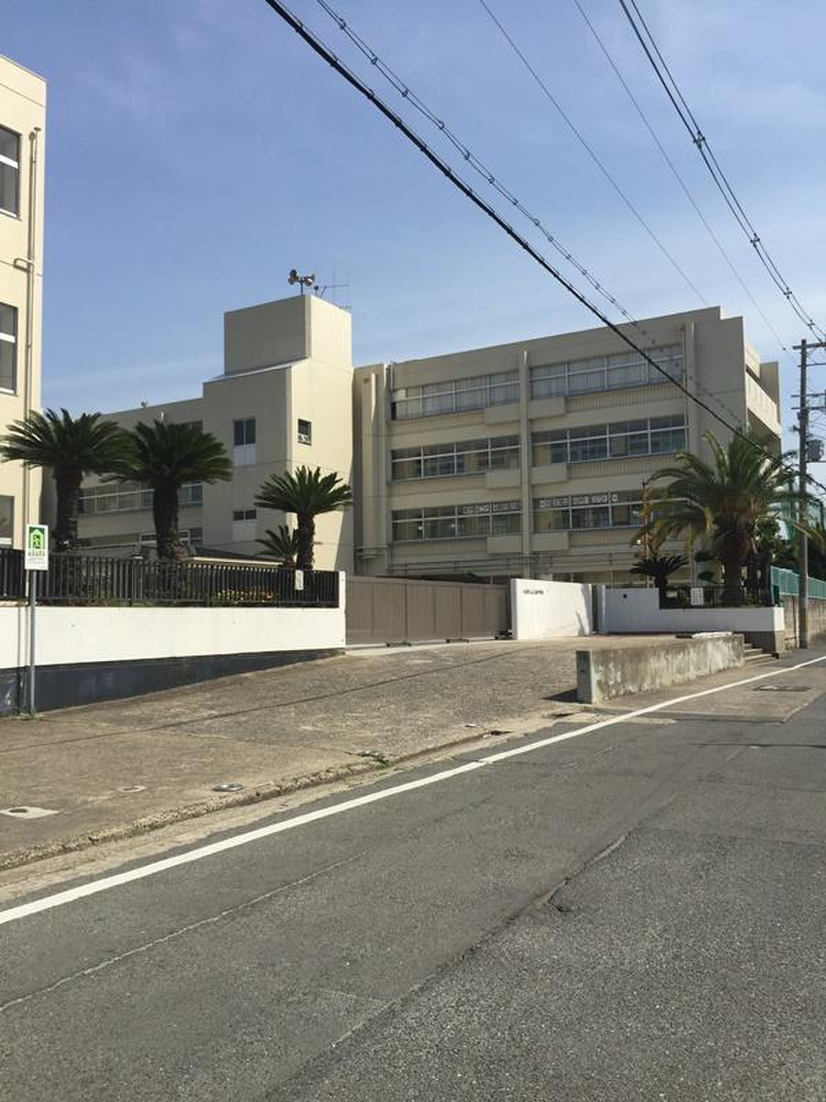 八尾 市立 上 之 島 中学校