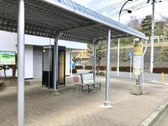 「鳶尾団地」バス停留所