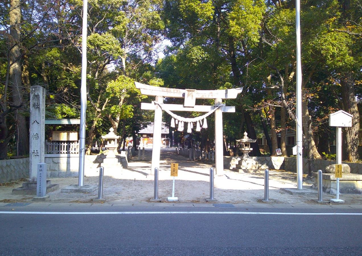 正面入口の外観