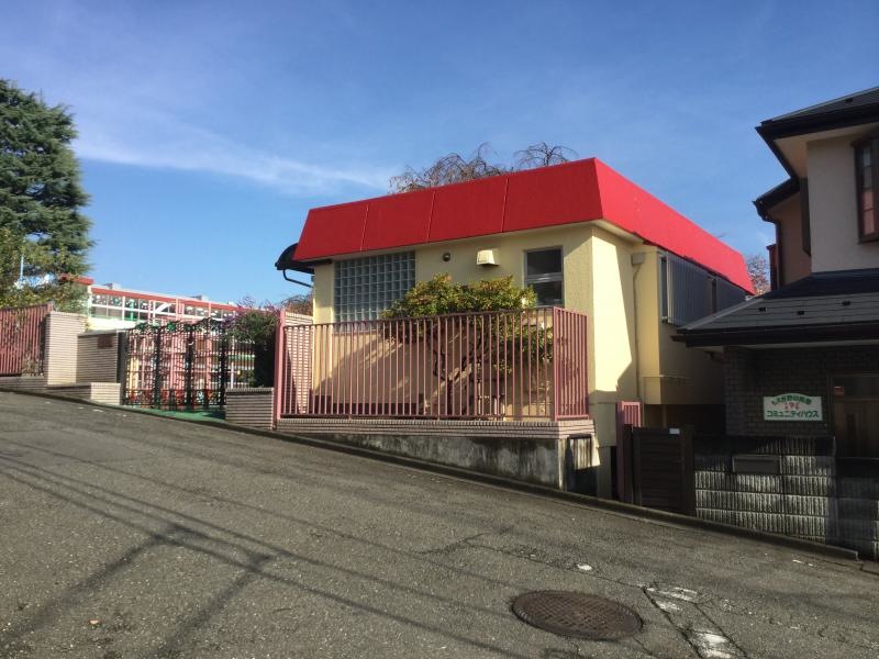 赤い屋根が