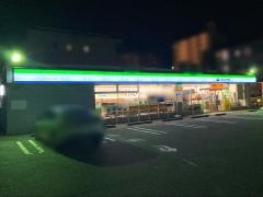 ファミリーマート　中丸町二丁目店