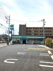 ファミリーマート　指扇駅北口店
