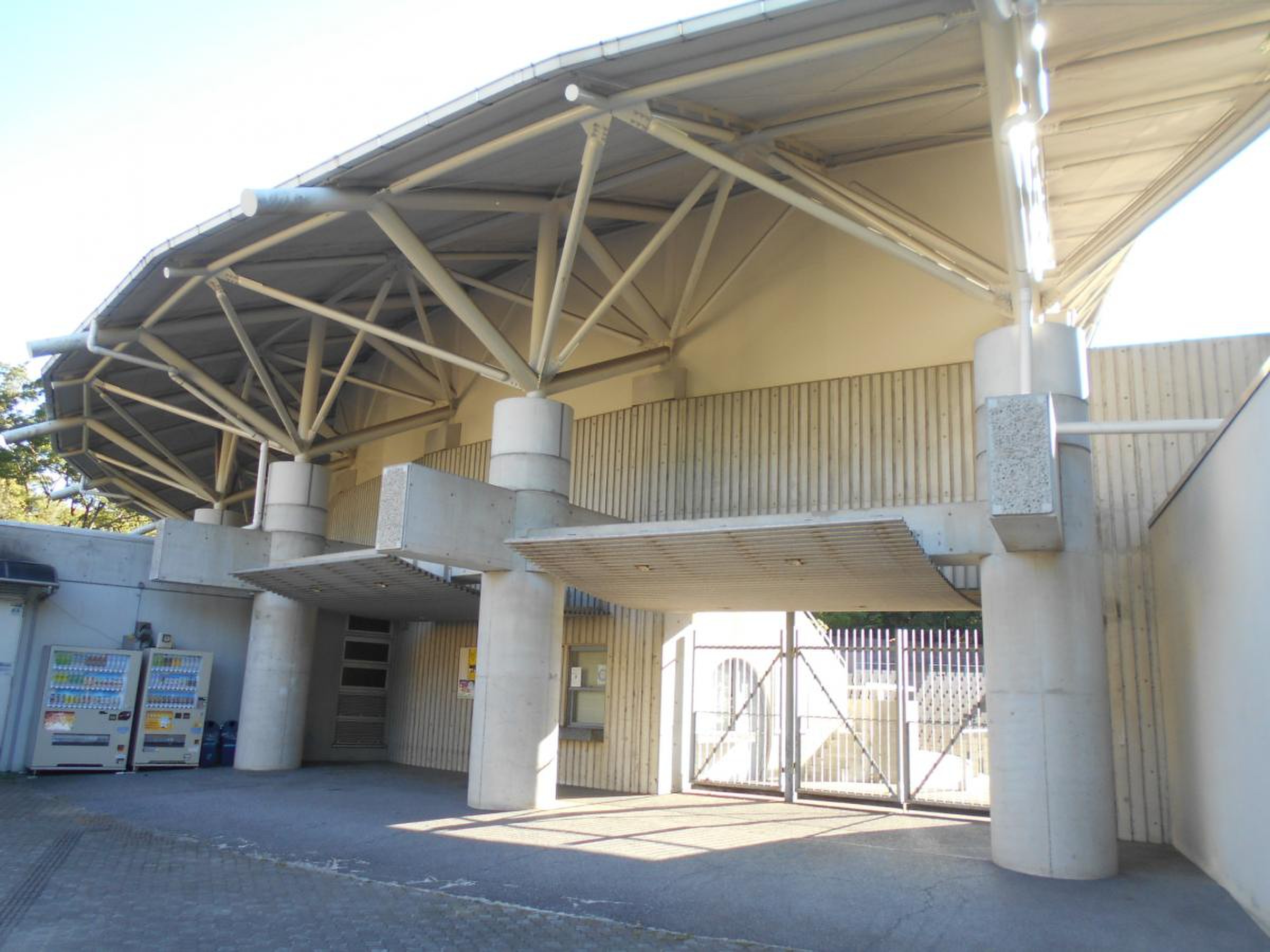服部 緑地 野外 音楽 堂