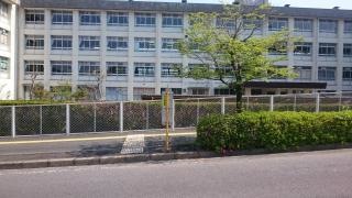 「三入中学校」バス停留所