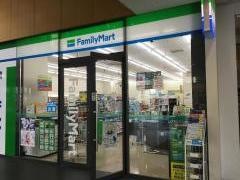 ファミリーマート　秋田アルヴェ店