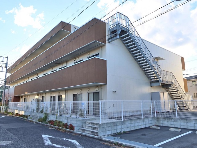 ホームステーションらいふ瀬谷 建物全景