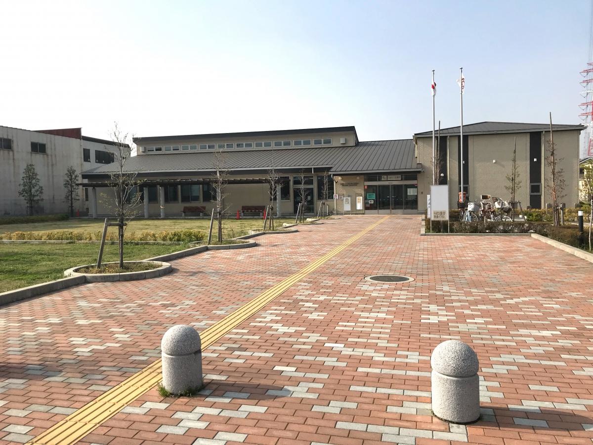 三郷市立図書館