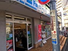ファミリーマート　新宿弁天町店